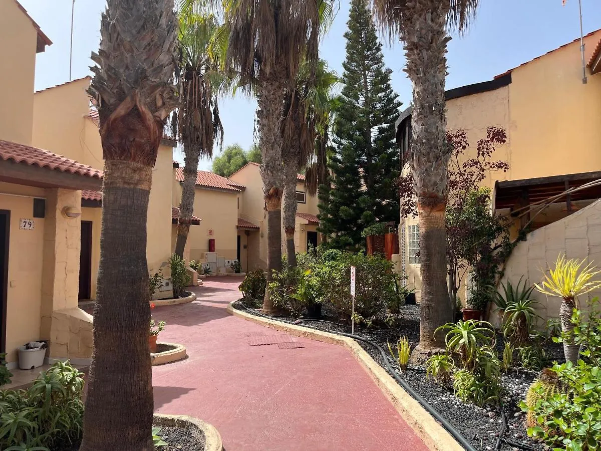 Сasa de vacaciones Surf & Chill Bungalow 69, Quiet Green Oasis With Community Swimmingpool Parque Holandes España
